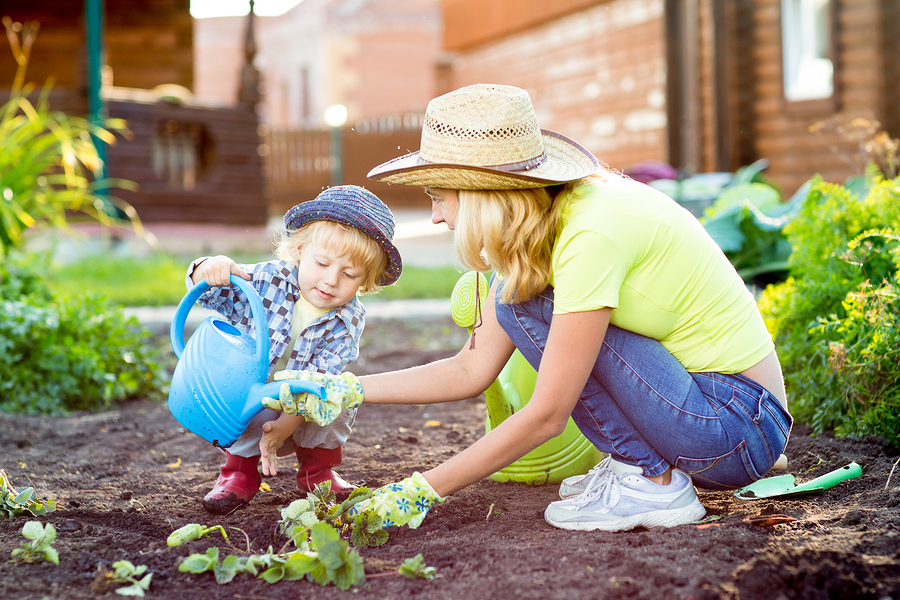 show you care child mom gardening